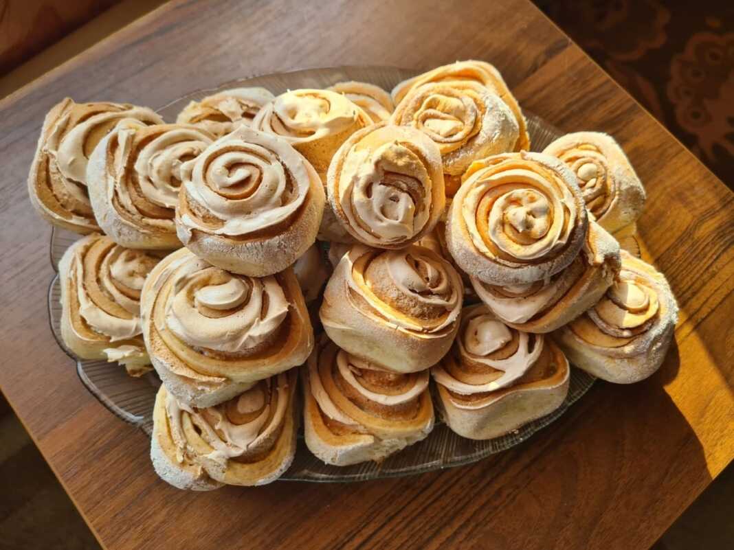 Τριαντάφυλλα μπισκότα μαρέγκας