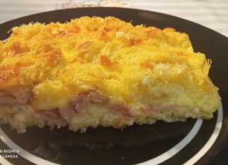 Ενα λαχταριστό αλμυρή κομματι φύλλο κανταΐφι, μπέικον και τυριά σε ένα ταψί.