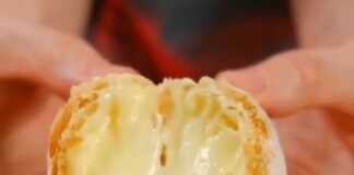 Σφολιατίνια Ναπολέων: Ένα γλυκό αριστούργημα στο λεπτό! Σφολιατίνια Ναπολέων γεμισμένα με κρέμα και πασπαλισμένα με άχνη ζάχαρη σε ένα πιάτο.