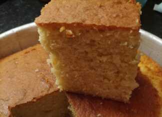 Σπιτικό κέικ βανίλιας-πορτοκαλιού σε ταψί, με χρυσαφένιο χρώμα.