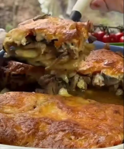 Κοτόπουλο με Πατάτες και Μανιτάρια στο φούρνο