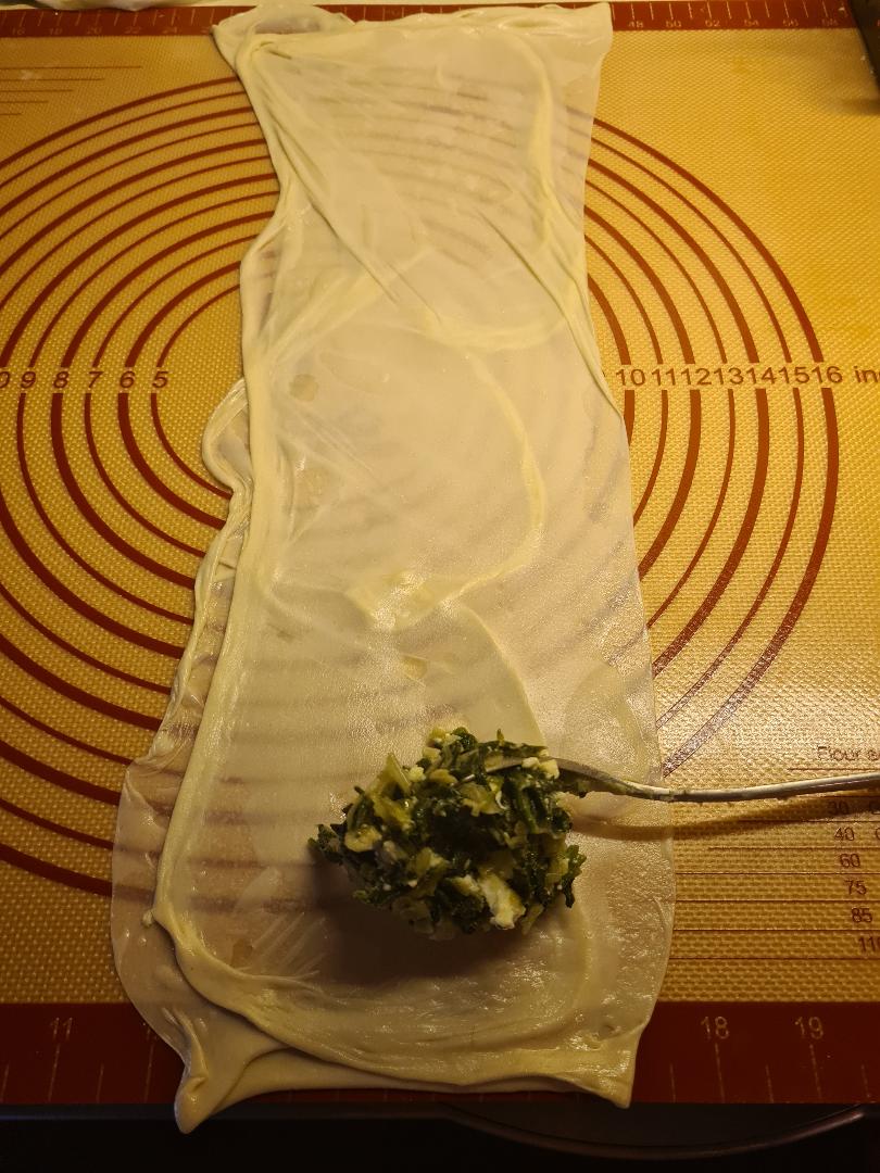 Φύλλο αέρος τυλιγμένο με μία κουταλια γέμιση στην άκρη