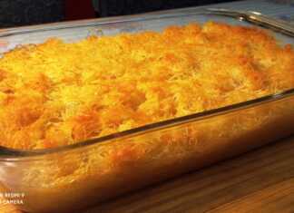 Ένα ολόκληρο γαλακτομπούρεκο με φύλλο κανταΐφι σε ένα πυρέξ ταψί, με χρυσαφένια, τραγανή επιφάνεια.