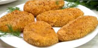 Χρυσαφένια, ψημένα κεφτεδάκια από αρακά, τοποθετημένα σε πιατέλα, με ένα κομματάκι βούτυρο στην κορυφή του καθενός.