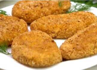 Χρυσαφένια, ψημένα κεφτεδάκια από αρακά, τοποθετημένα σε πιατέλα, με ένα κομματάκι βούτυρο στην κορυφή του καθενός.