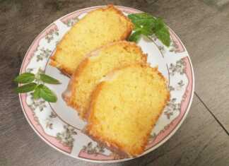 3 κομμάτια χρυσαφένιο κέικ λεμονιού σ ενα πιατο για σερβίρισμα