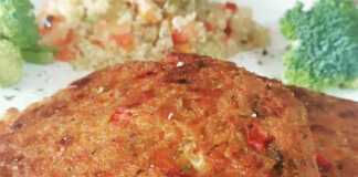 Μπιφτέκια Λαχανικών (με όλα τα καλά της γης!) Πιάτο με δύο χρυσαφένια, ψημένα μπιφτέκια λαχανικών,