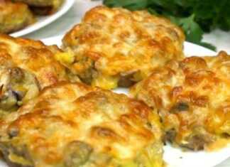 Ένα πιάτο με λαχταριστά, ολόχρυσα μπιφτέκια, γεμιστά με μανιτάρια και καλυμμένα με λιωμένο, ροδοκοκκινισμένο τυρί.