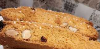 Εύκολα και μοσχοβολιστά σπιτικά παξιμάδια με αμύγδαλα, πορτοκάλι και κανέλα. Ιδανικά για τον καφέ ή το τσάι!