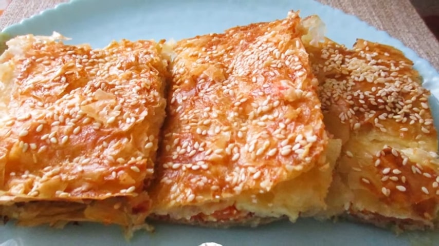 pastourmadopita-pita-kesareias Παστουρμαδόπιτα με φύλλο κρούστας, παστουρμά, κασέρι και ντομάτα – παραδοσιακή ελληνική συνταγή