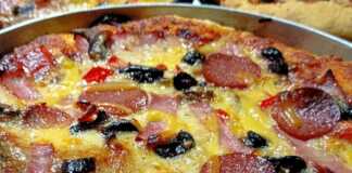 Φτιάξτε την πιο αφράτη σπιτική πίτσα με αυτή την εύκολη συνταγή. Περιλαμβάνει αναλυτικούς χρόνους προετοιμασίας και ψησίματος για ένα τέλειο Σαββατόβραδο!