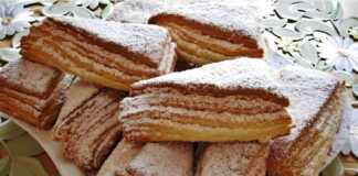 Σφολιάτες με Κεφίρ Πιάτο με χρυσαφένιες, τραγανές σφολιάτες κομμένες σε τρίγωνα, πασπαλισμένες με ζάχαρη άχνη, έτοιμες για σερβίρισμα.