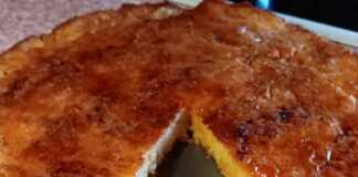 Χρυσαφένια Παραδοσιακή Γαλατόπιτα σε στρογγυλό ταψί, πασπαλισμένη με κανέλα