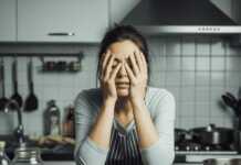 Μία απελπισμενη γυναικα στην κουζινα αφου έκανα λαθη