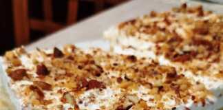 Κοντινό πλάνο σε ένα κομμάτι Εκμέκ Κανταΐφι, που αναδεικνύει τις στρώσεις από τραγανό κανταΐφι, κρέμα και σαντιγί