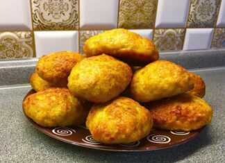 Πιάτο γεμάτο με χρυσαφένιους Κεφτέδες Φούρνου Χωρίς Τηγάνισμα, έτοιμοι να σερβιριστούν