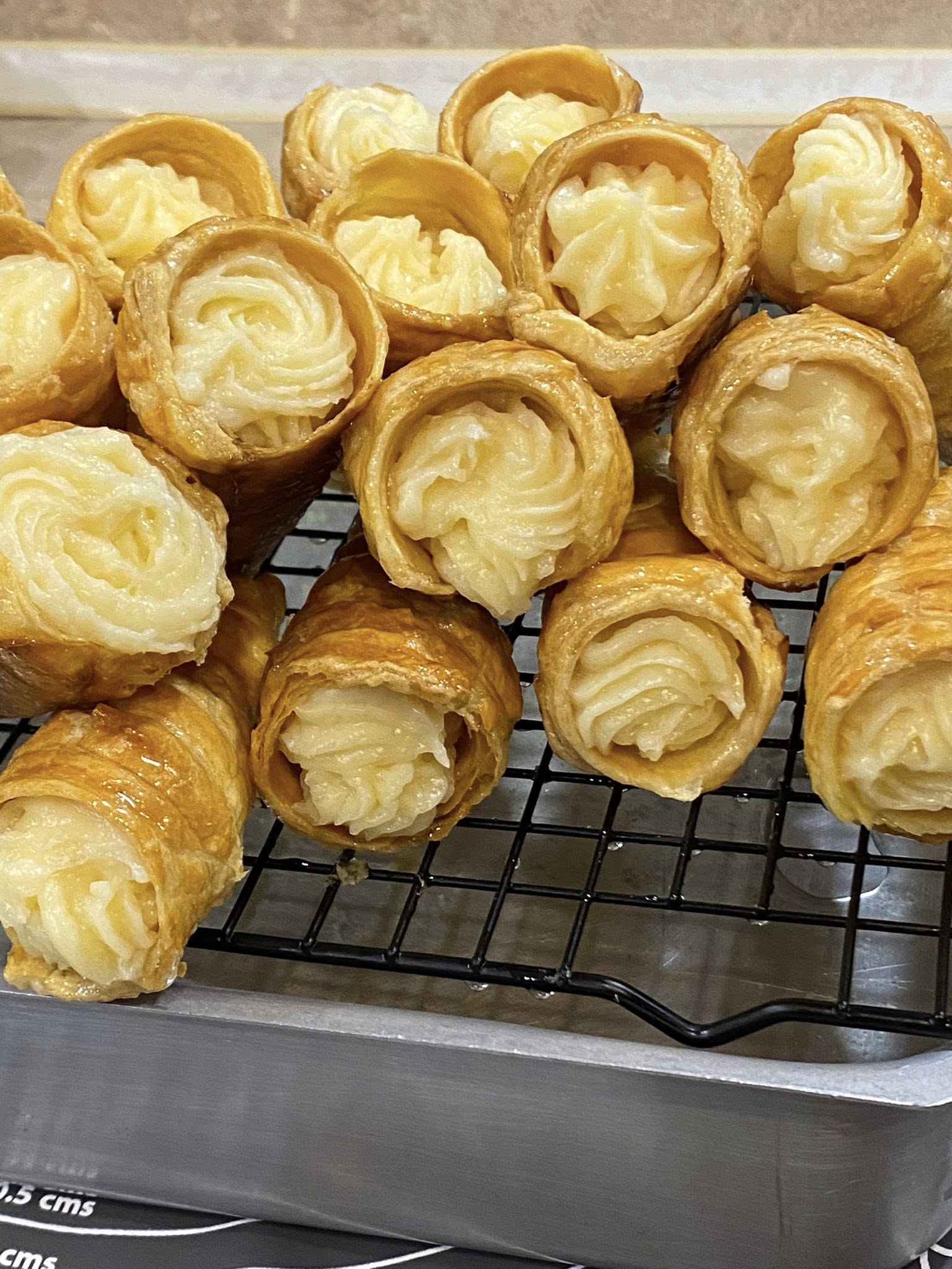 Γεμισμενα κορνεδακια με κρεμα