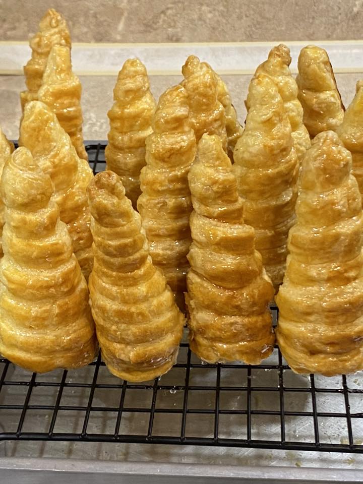 Στραγγισμα ψημενης σφολιατα απο το σιροπιασμα