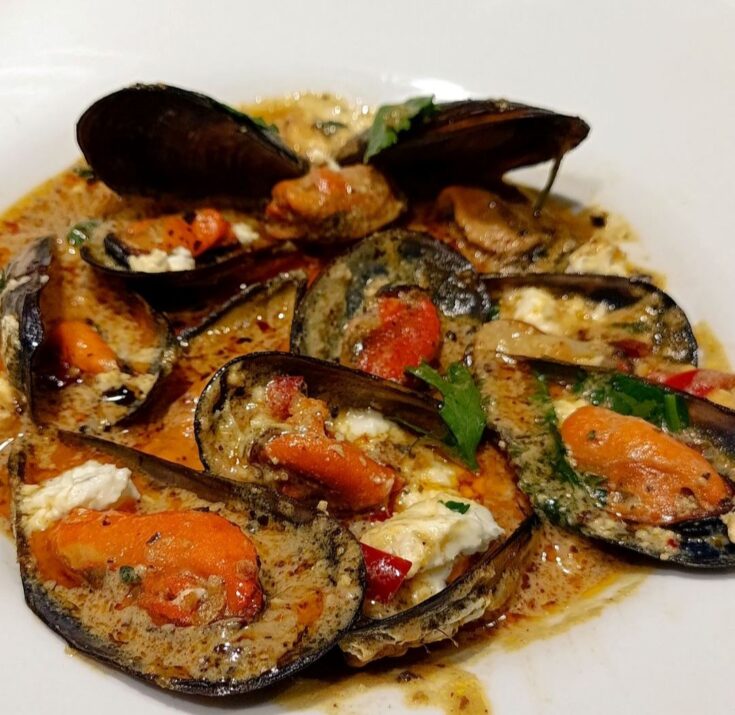 Λευκό Σαγανάκι με Μύδια