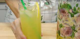 Σπιτική Λεμονάδα: Η Δροσιά του Καλοκαιριού στο Ποτήρι σου! Δροσιστική σπιτική λεμονάδα με φέτες εσπεριδοειδών και φύλλα μέντας σε ποτήρι με πάγο