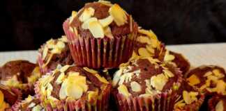 Αφράτα Μάφινς Κακάο με Φιλέ Αμυγδάλου, φρεσκοψημένα σε θήκες, με χρυσαφένια επικάλυψη