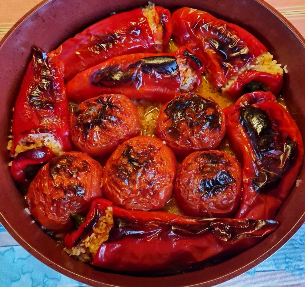 ntomates kai piperoes florinis gemista