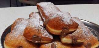 Αφράτα Γεμιστά Ντόνατς με Πραλίνα, πασπαλισμένα με ζάχαρη άχνη, σε πιατέλα