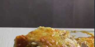 Κομμάτι από Ογκρατέν Πατάτας με Κοτόπουλο και Μανιτάρια, που αναδεικνύει τις στρώσεις των υλικών.