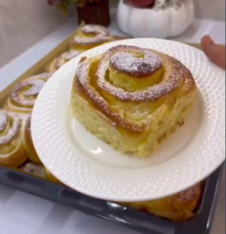 Αφράτα ψωμάκια με κρέμα