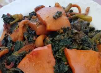 ιάτο με ζεστές σουπιές με σπανάκι και κόκκινη σάλτσα, έτοιμο για σερβίρισμα.