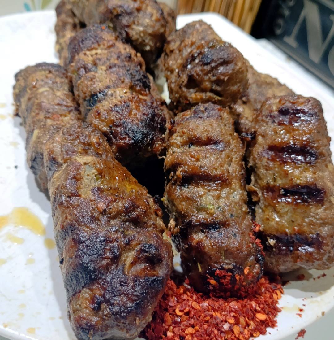 Ζουμερά Σουτζουκάκια ψητά στα κάρβουνα, με ωραίο ψήσιμο και χρυσαφένια κρούστα