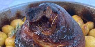 μελωμένο χοιρινό κότσι, χοιρινό κότσι φούρνου, συνταγή χοιρινό, χοιρινό με πατάτες, γιορτινό τραπέζι