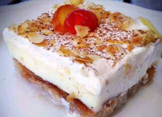 Κομμάτι από εκμέκ φρυγανιά, με ορατά τα στρώματα και τη γαρνιτούρα αμυγδάλου και γλυκού του κουταλιού.