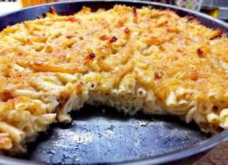 Ταψί με λαχταριστά Ζυμαρικά με Τυριά και Κρούστα Ψωμιού, φρεσκοψημένα και ροδοκοκκινισμένα