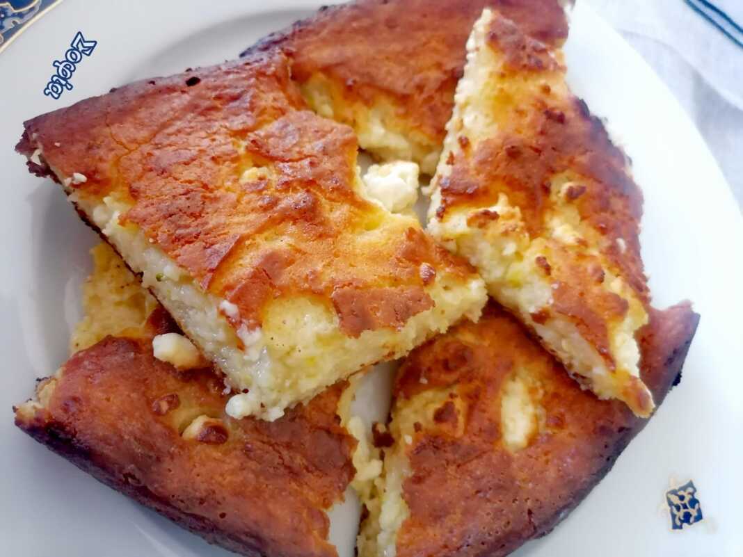 Κομμένο κουρκούτο με κεφίρ που φαίνεται η εσωτερική, αφράτη υφή του