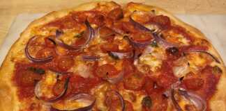 Εύκολη ζύμη πίτσας σαν της Πιτσαρίας: Το μυστικό που θα αλλάξει τις πίτσες σας! Μια σπιτική πίτσα με την εύκολη ζύμη,