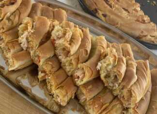 Μια ολόκληρη Κοτόπιτα στριφτή σε ταψί, φρεσκοψημένη με χρυσαφένιο χρώμα