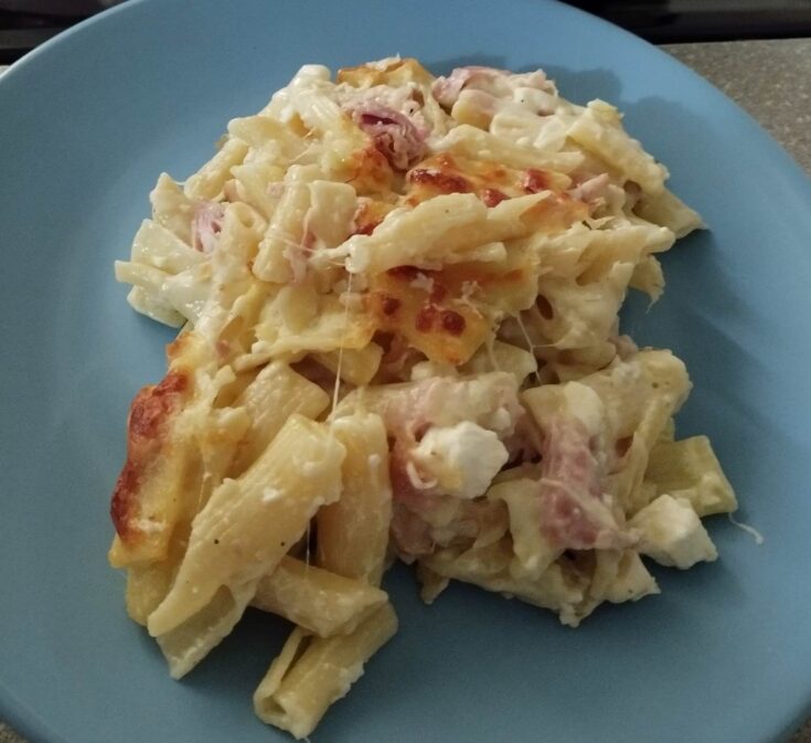 Μακαρόνια ογκρατέν με μπέικον και τυριά