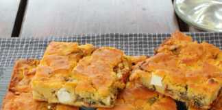 Κομμένο κομμάτι από μελιτζανόπιτα, που φαίνεται η πλούσια γέμιση με τα λαχανικά