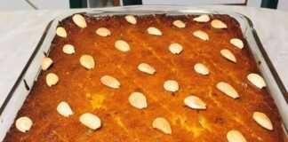 Ένα ολόκληρο Ραβανί Βέροιας σε πυρέξ, φρεσκοσιροπιασμένο και γυαλιστερό."