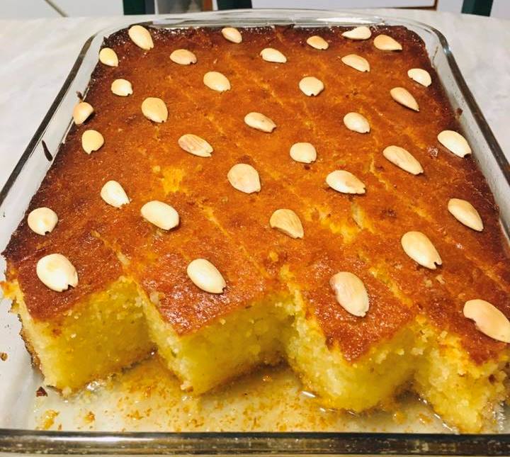 ravani_oiy Ένα ολόκληρο Ραβανί Βέροιας σε πυρέξ, φρεσκοσιροπιασμένο και γυαλιστερό."