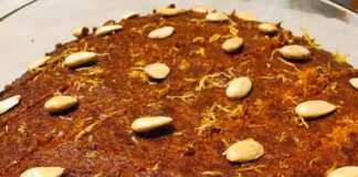 Ένα ολόκληρο Ρεβανί Βέροιας σε ταψί, φρεσκοσιροπιασμένο, με χρυσαφένιο χρώμα και πλούσιο σιρόπι.