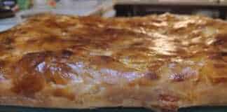 Η τελική αφράτη τυρόπιτα με φέτα, ψημένη και χρυσαφένια