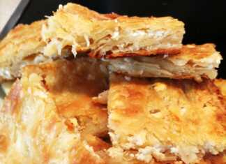 Μια κοντινή φωτογραφία που δείχνει τα λεπτά, τραγανά φύλλα της πίτας