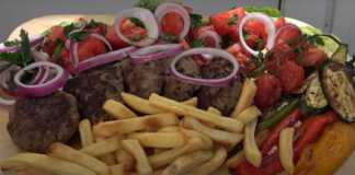 Ζουμερά και αφράτα μπιφτέκια: Η πιο εύκολη και επιτυχημένη συνταγή για όλους!