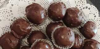 Σπιτικά Ferrero Rocher τοποθετημένα σε πιάτο