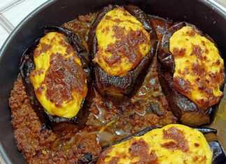 Μελιτζάνες Παπουτσάκια: Η πιο νόστιμη και παραδοσιακή συνταγή! Μια κοντινή φωτογραφία από το ταψί με τις μελιτζάνες γεμισμένες με κιμά και μπεσαμέλ,