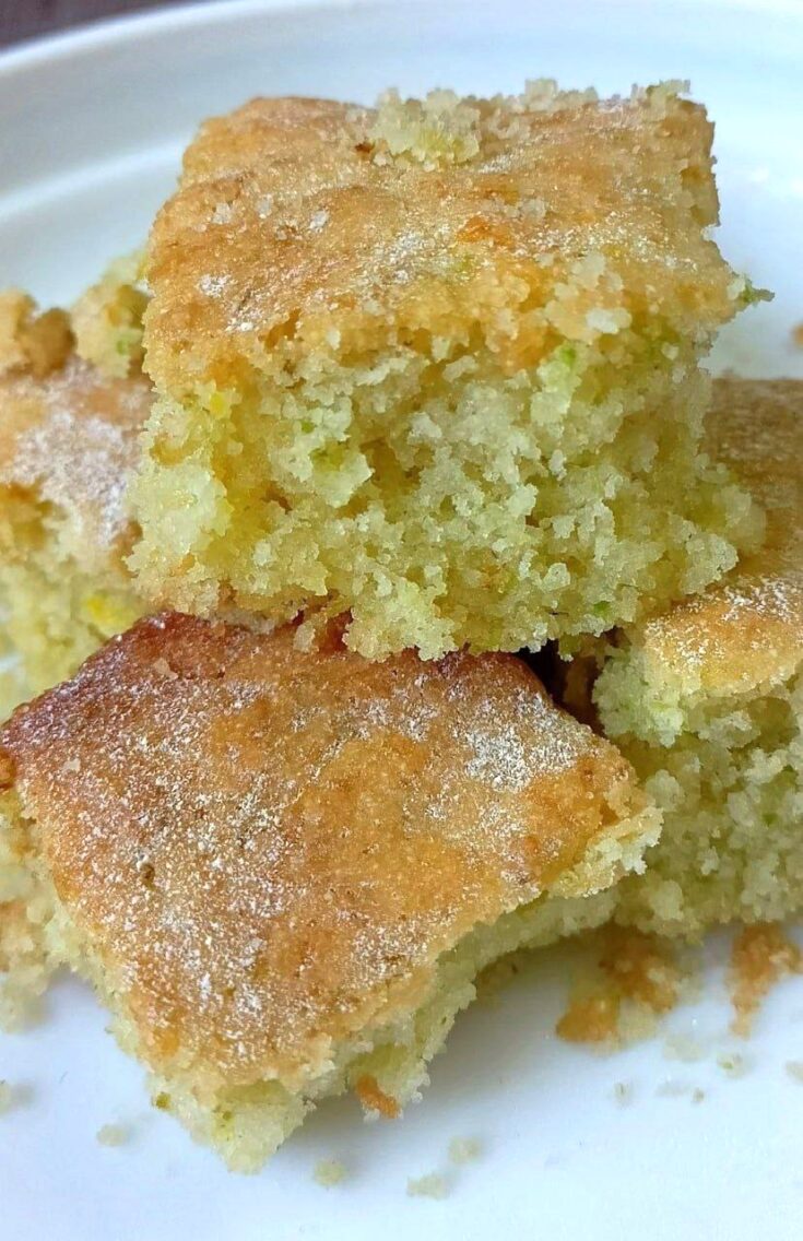 Σιμιγδαλένιο κέικ με κολοκυθάκι