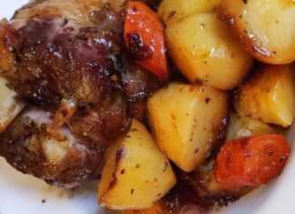 Χοιρινό Κότσι στη Γάστρα: Η απόλυτη συνταγή για λουκούμι! Ένα ζουμερό χοιρινό κότσι στη γάστρα με ροδοκοκκινισμένες πατάτες, έτοιμο για σερβίρισμα