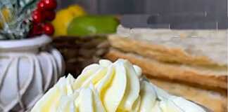 Μια κοντινή λήψη της μεταξένιας κρέμας Ζαχαροπλαστικής Πλομπίρ, έτοιμη για χρήση